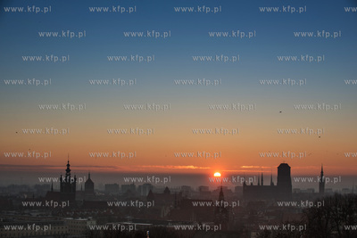 Widok z Gory Gradowej na Gdansk o wschodzie Slonca....