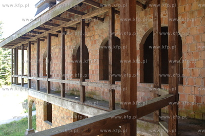 Wnetrze zamku w Lapalicach, polozonego miedzy Chmielnem...