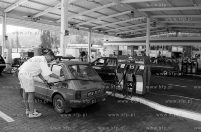 Stacja benzynowa CPN w Gdyni Cisowej. 07.1994 5 M....