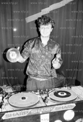 Disc jockey Darek w dyskotece Marco pozniejszy Pub...