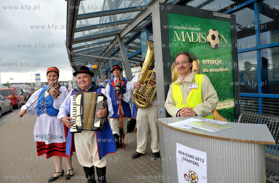 Gdansk, Rebiechowo. Kibice z Irlandii przylatuja do...