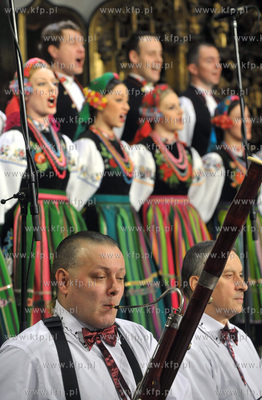 Koncert koled w wykonaniu zespolu Mazowsze w kosciele...