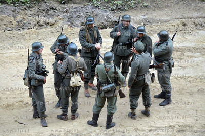 Wyburzanie Mostku Weisera Dawidka na gdanskiej Strzyzy....