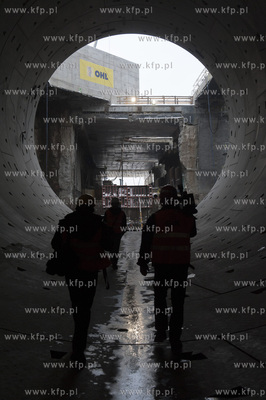 Zakonczona pierwsza nitka tunelu pod Wisla zostala...