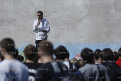 Boisko Zespolu Szkol Ogolnoksztalcacych nr 8 przy ul....