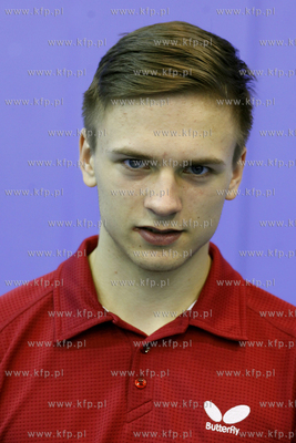 Jakub Folwarski, tenisista stolowy. 18.11.2013 fot....