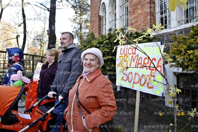 Urzad Miasta  w Sopocie. Happening dotyczacy remontu...