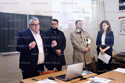 Dzien otwarty dla uczniow w Stoczni Gdansk i GSG Towers...