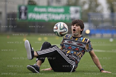 Gdansk Zaspa. Pilkarski turniej dzikich druzyn Do przerwy...