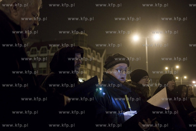 Gdańsk. Misterium Nocne. Uczestnicy misterium przy...