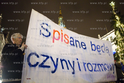 Długi Targ w Gdańsku. Protest środowisk opozycyjnych...