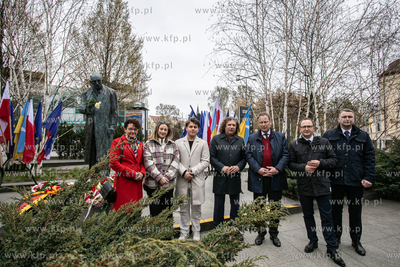 Złożenie wiązanek kwiatów z okazji 7. rocznica...