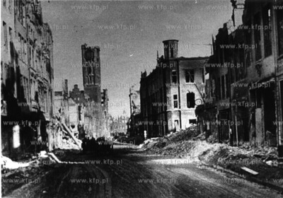 Ul. Dluga w Gdansku w 1945 roku. Fot. arch. KFP