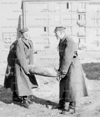 Saperzy z niewypalem znalezionym przy ul. Korzennej...