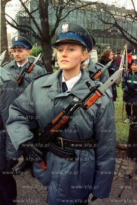    Uroczystosci 11 listopada w Gdansku. Policjantka...
