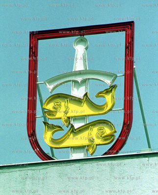 Herb Gdyni na urzedzie miejskim. 1.05.2002 fot. Wojtek...