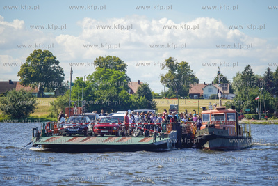 Przeprawa promowa w Mikoszewie. 01.08.2020 fot. Paweł...