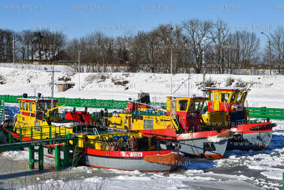 Lodołamacze na Wiśle w Przegalinie na Wyspie Sobieszewskiej....