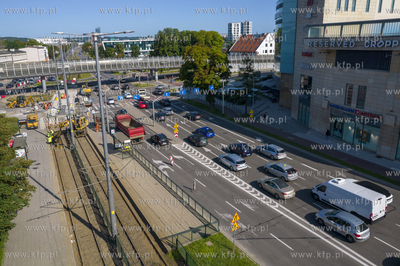 Wrzeszcz. Trwa remont przejazdów przez torowisko tramwajowe...