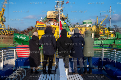 Testowy rejs promu F8, kursującego wzdłuż remontowanego...