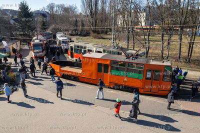 Pętla tramwajowa Oliwa. Festyn 50 lat tramwajów 105N...
