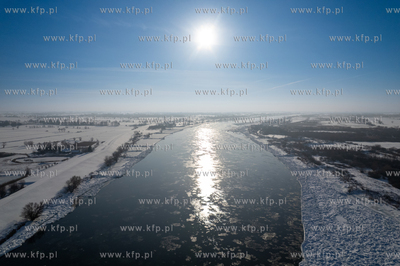 Zima. Wisła w okolicy mostu w Kiezmarku. 18.01.2026...