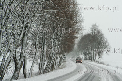 Trudne warunki drogowe na trasie Przodkowo - Lębork....
