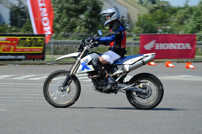Gdansk. Parking hipermarketu Auchan. Gymkhana - zawody...