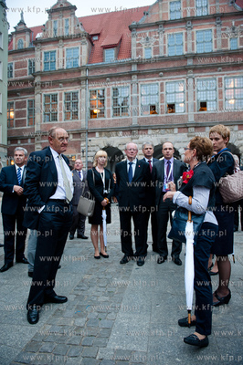 Gdansk. Zielona Brama. Uczestnicy nieformalnego spotkania...