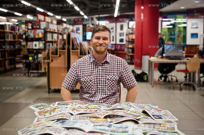 Gdansk. Biblioteka Manhattan w CH Manhattan. Kolekcja...