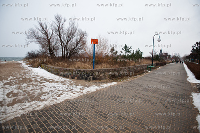 Nieprzyjemna, niezachecajaca do spacerow, zimowa pogoda...