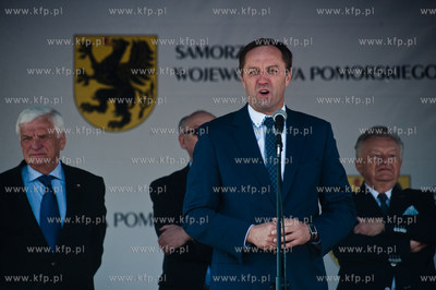 Gdansk. Targ Weglowy. Wielki Festyn Rodzinny, swietujacy...