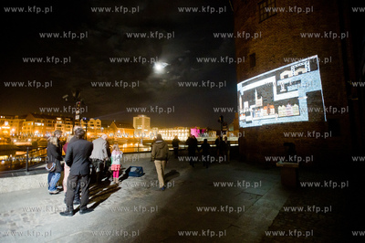 Gdansk. Dlugie Pobrzeze. Sciana zabytkowego Zurawia....