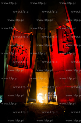 Gdansk. Plac Solidarnosci. Swieto Zmarlych. Litania...