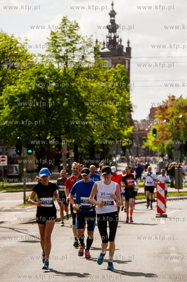 Zawodnicy na trasie I PZU Gdansk Maraton.
17.05.2015
fot....
