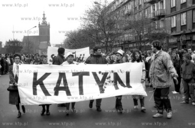 Manifestacja w rocznice zbrodni katynskiej na ulicy...