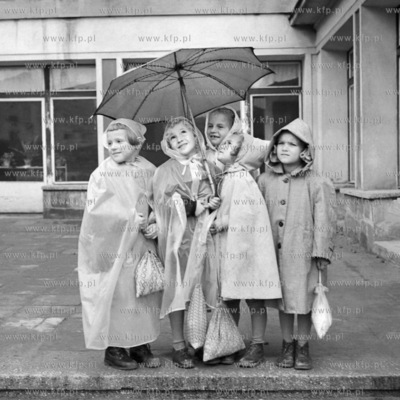 Jesienny pokaz mody dzieciecej. 
1960
0000531z
Fot....