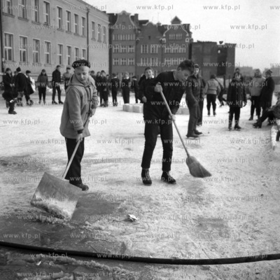 Lodowisko przy szkole podstawowej nr 37 w Gdańsku....