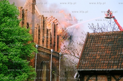 Pozar zabytkowego kosciola sw Katarzyny w Gdansku.Nz...