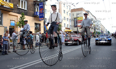 Swieto ulicy Swietojanskiej w Gdyni. Wielka parada...