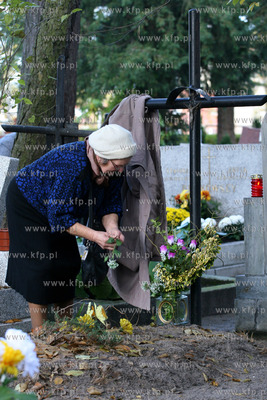 31.10.2007
Ostatni dzien przed 1 listopada. Na cmentarzu...