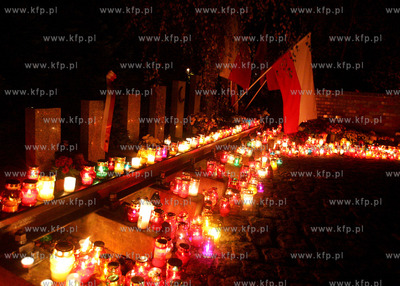 Swieto Zmarlych na szczecinskim cmentarzu centralnym.
Jest...