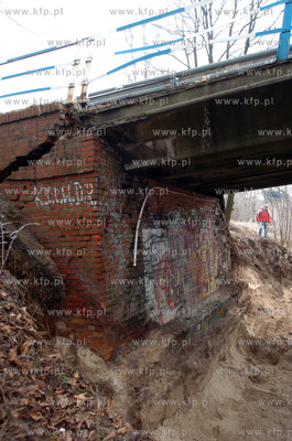 Ustka. Nieczynny jest wiadukt w Ustce w ciagu drogi...