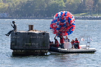 Gdynia, odsloniecie rzezby chlopczyka dyrygującego...