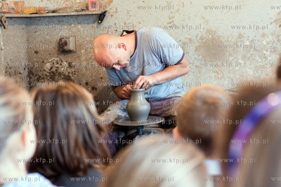 Chmielno. Muzeum Ceramiki Kaszubskiej Neclow. Nz. Karol...