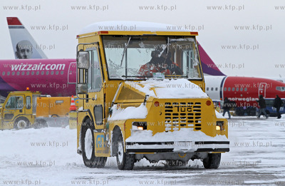 Zima na lotnisku Gdansk Rebiechowo.

10.01.2010

fot....
