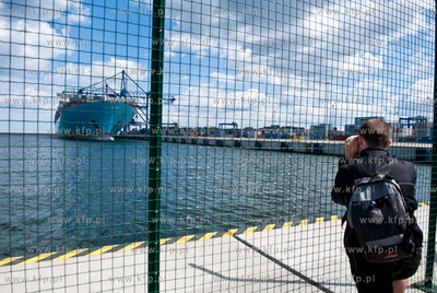 Gdansk. Eleonora Maersk, jeden z najwiekszych kontenerowcow...