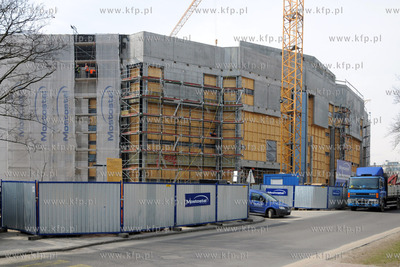 Zawieszenie wiechy na Teatrze Muzycznym w Gdyni. Nz....