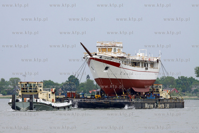 Transport kadluba do portu wewnetrzego w Gdansku szkolnego...