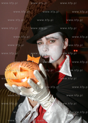 Halloween w gdanskim klubie KABARET. 31.10.2003 fot....